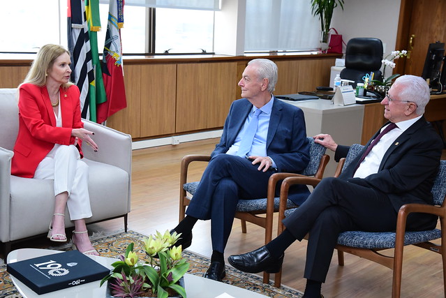 O Presidente do TCMSP, Conselheiro Domingos Dissei; a Presidente do TCE-SP, Conselheira Cristiana de Castro Moraes; e o Conselheiro do TCE-SP e Coordenador do IEG-M, Sidney Beraldo.