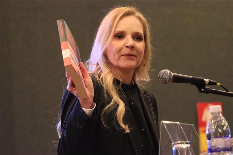 cristina-de-castro-moraes-web.jpg