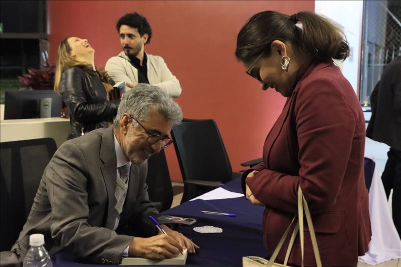 sessao-autografos-web.jpg
